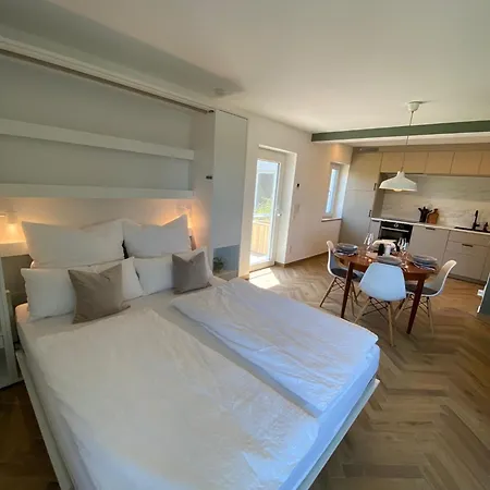 Seenland-studio I 75 Qm I Boxspringbett I Garten I Luxus-bad
